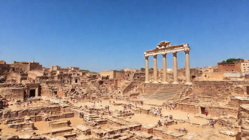 Excavated ruins reveal Roman city life